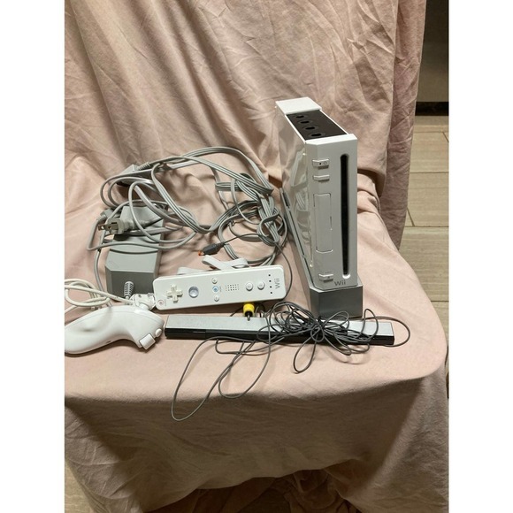 Nintendo Wii With One Controller and Nunchuck - Picture 1 of 4